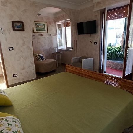 Villa Dei Fiori B&B Капри Экстерьер фото
