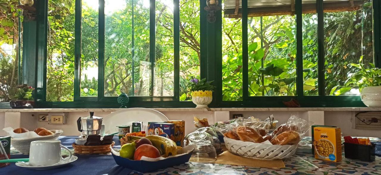 Villa Dei Fiori B&B Капри Экстерьер фото