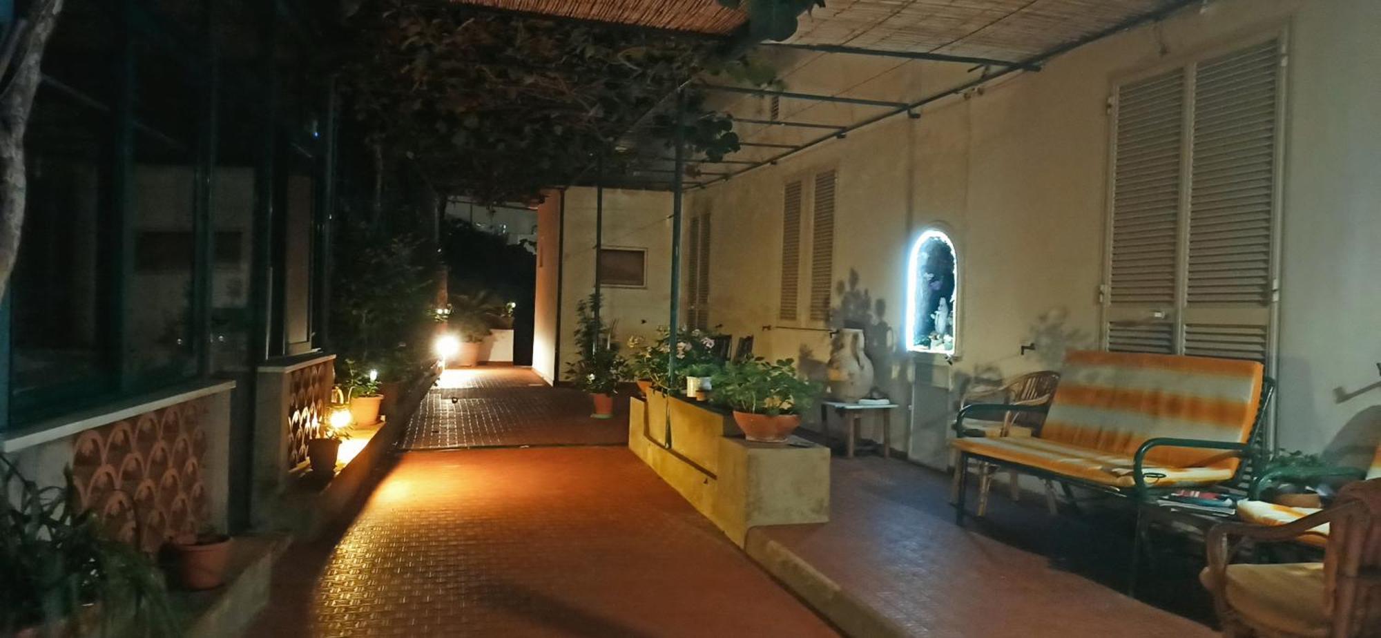 Villa Dei Fiori B&B Капри Экстерьер фото