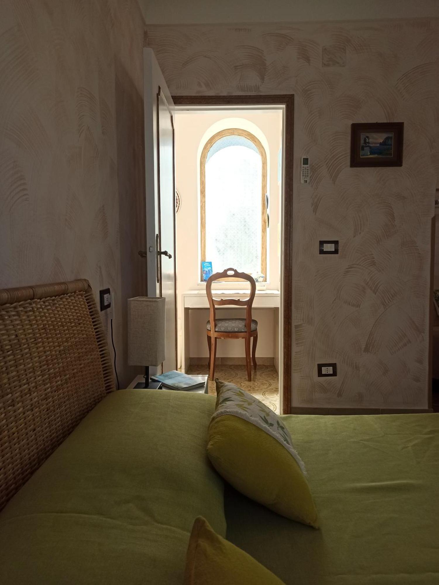 Villa Dei Fiori B&B Капри Экстерьер фото